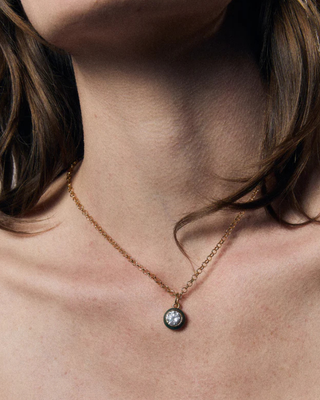 BEZEL NECKLACE - GREEN CHARM