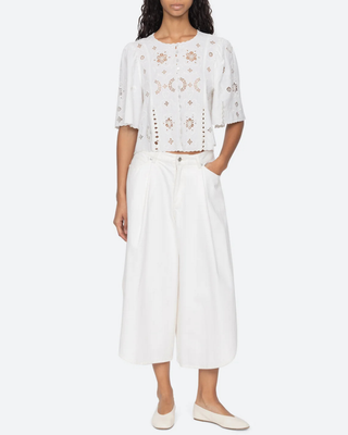 GARDENER EMBROIDERED S/SLV TOP