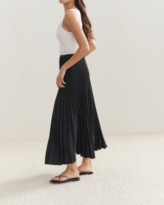 PLEATED SKIRT