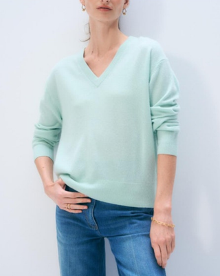 CASHMERE V-NECK CREW