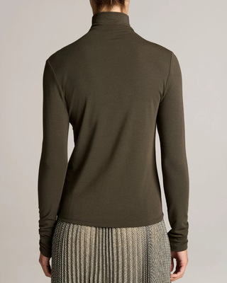 ESSENTIAL TURTLENECK TOP
