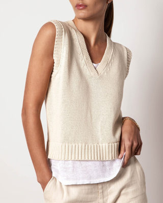 HUGO SLEEVELESS LOOKER