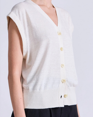 FINE WEIGHT CROPPED VEST