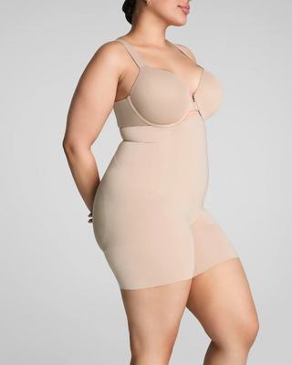 HIGH WAISTED MID-THIGH SHORT