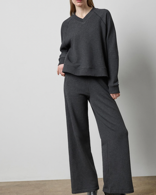 OVERSIZED SWEATSHIRT