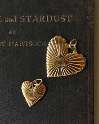 RIBBED HEART OF GOLD CHARM