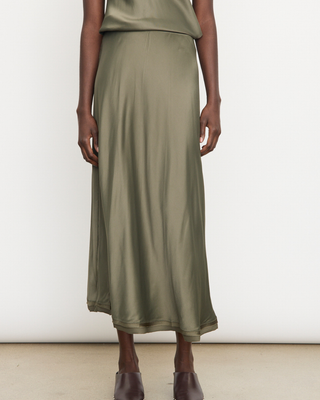 CREASED PLEATED SKIRT W/ RAW EDGE