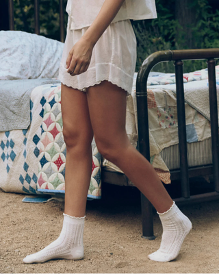THE EYELET TAP SHORT