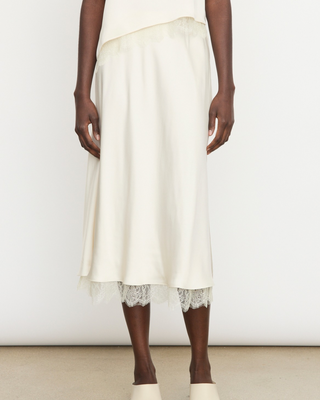 PULL ON SLIP SKIRT W/ LACE TRIM